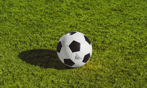 欧洲冠军联赛足球比赛精彩瞬间 - 球员射门